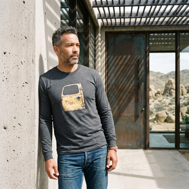 Puerta de camión amarillo | N.º 558, camiseta unisex de manga larga