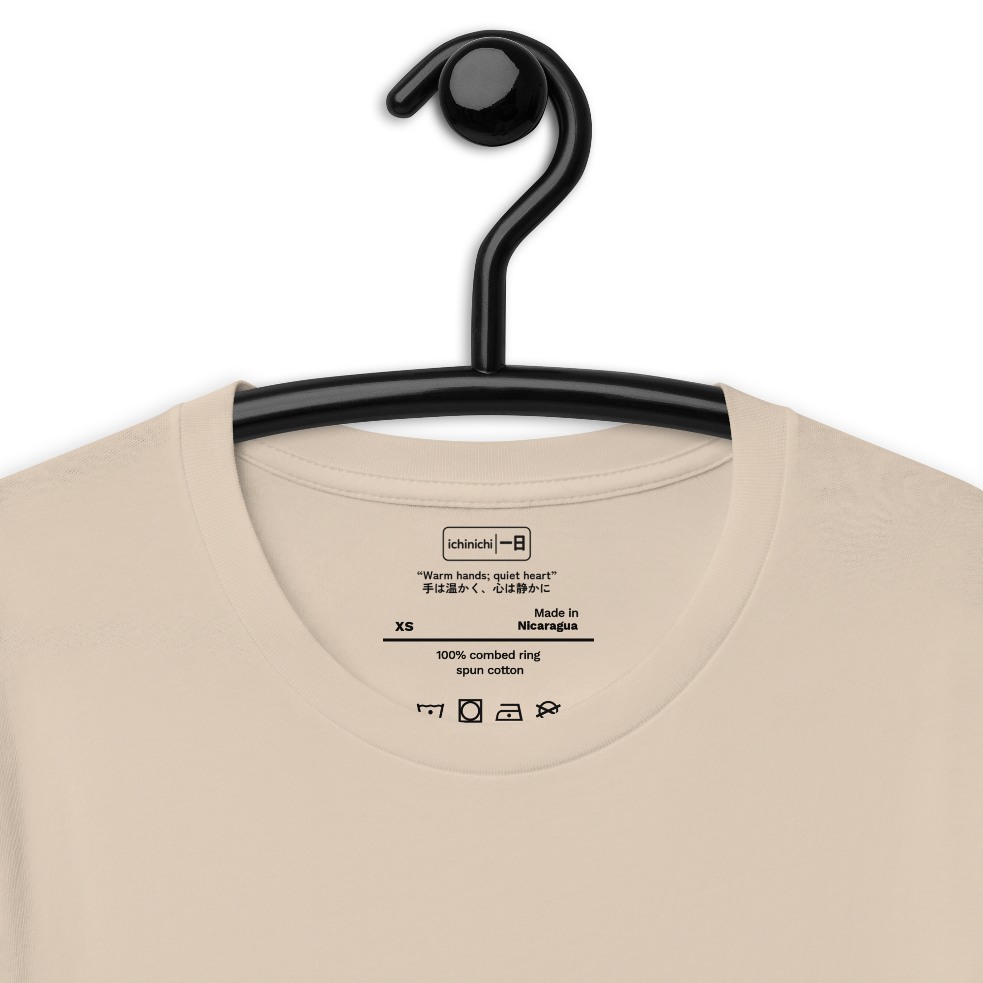Inside Collar Quote
“Warm hands; quiet heart”
手は温かく、心は静かに