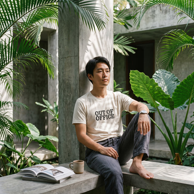 Out of Office | No. 553, ユニセックス Tシャツ