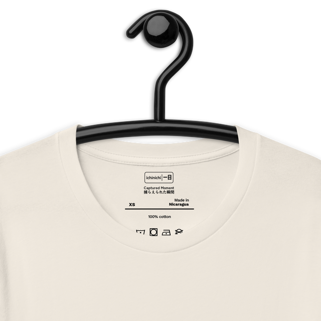 Inside Collar Quote:
Captured Moment | 捕らえられた瞬間