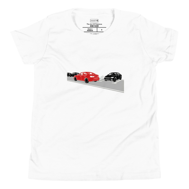 Simple line drawing silhouette of a car waiting for a parking space on a youth t-shirt.